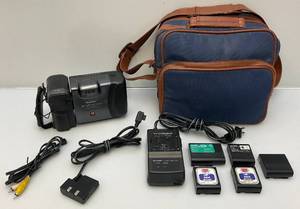 lot 38 image: Vintage SHARP ViewCam With Accessories & Case