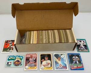 lot 162 image: Misc. Unsorted Sports Cards