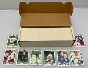 lot 167 image: Misc. Unsorted 1990 Fleer Baseball Cards