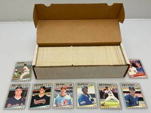 lot 169 image: Misc. 1989 Unsorted Fleer Baseball Cards