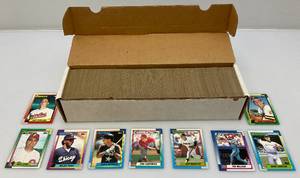 lot 172 image: Misc. Unsorted 1990 Topps Baseball Cards