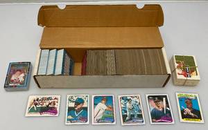 lot 173 image: Misc. Unsorted 1989 Topps Baseball Cards & More