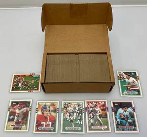 lot 175 image: Misc. Vintage 1989 Unsorted Topps Football Cards