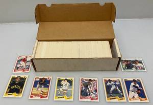 lot 189 image: Misc. Unsorted 1990 Fleer Baseball Cards