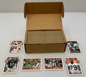 lot 190 image: Misc. Unsorted 1989 Topps Football Cards