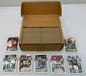 lot 199 image: Misc. Unsorted 1989 Topps Football Cards