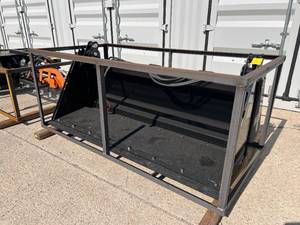 lot 1417 image: AGT TOPCAT Skid Steer Grapple (4IN1BCT)