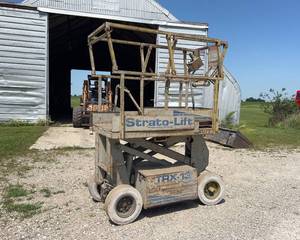 lot 201 image: Strato-Lift TRX-13 Aerial Platform Lift, 500 Lbs Capacity (off-site auction)