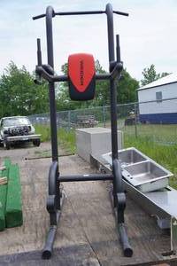 lot 1H image: Leg Lift Exercise Apparatus