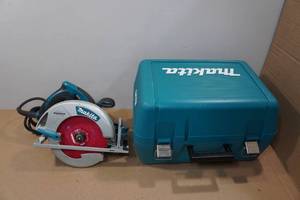 lot 6 image: Makita 7.25 Saw with Case