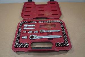 lot 13 image: Craftsman Socket Wrench Set