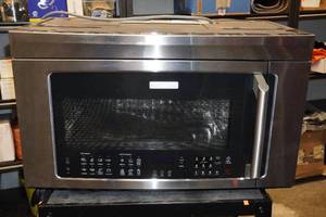 lot 45 image: Electrolux Household Microwave Oven