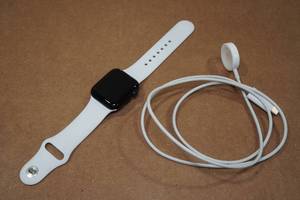 lot 65 image: Apple Watch SE 40mm Smart Watch with GPS