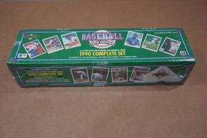 lot 92 image: 1990 Upper Deck Baseball Card Complete Set