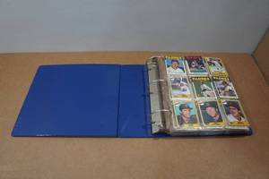 lot 107 image: Binder of Baseball Cards - Mid to Late 80s