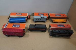 lot 122 image: Vintage Lionel Train Cars with Boxes