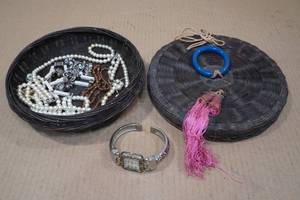 lot 134 image: Assorted Jewelry with Trinket Box