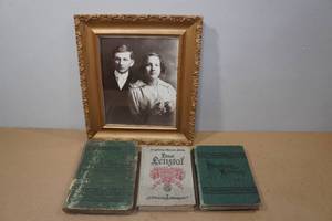 lot 136 image: Vintage Style Picture Frame with German Books