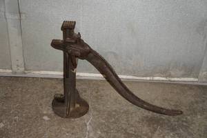 lot 143 image: Antique Port Huron Tractor Jack