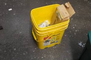 lot 147 image: Assorted Screws