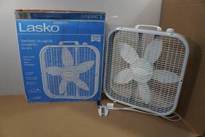 lot 149 image: Lasco Box Fan