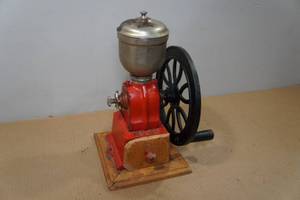 lot 179 image: Vintage Elma Cast Iron Coffee Grinder