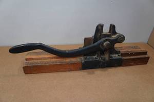 lot 186 image: Antique Shop Cutter