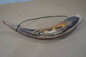 lot 189 image: Hand Painted Horn