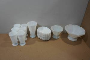 lot 201 image: Vintage Anchor Hocking Grape Design Milk Glass Set