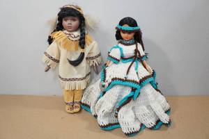 lot 254 image: 2 Native American Dolls