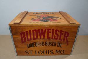 lot 257 image: Vintage Wooden Beer Crate