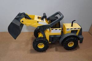 lot 284 image: Tonka Pressed Steel Front End Loader