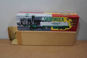 lot 289 image: Shamrock B Mack Tanker Truck Die Cast