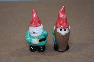 lot 291 image: 2 Mini Garden Gnomes