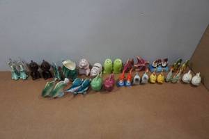 lot 294 image: Large Assortment of Vintage Salt & Pepper Shakers