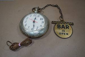 lot 310 image: Vintage Spartus Bar Clock - Runs Backwards