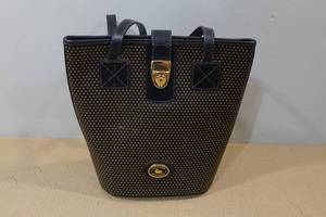 lot 334 image: Dooney & Bourke Large Leather Bucket Handbag