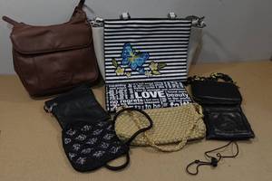 lot 335 image: Assorted Purses