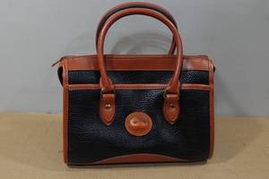 lot 337 image: Vintage Dooney & Bourke Pebble Leather Handbag