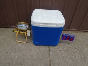 lot 104 image: Igloo deep cooler with utility lamp. As shown.