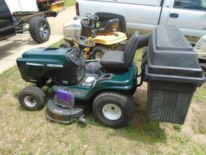 Craftsman 1000 series lawn tractor with bagger. 16 hp. 46 cut. Hydro trans. Tested & works. As shown.