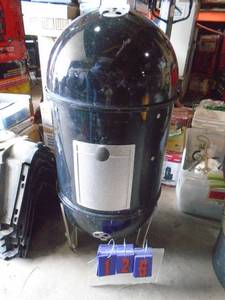 lot 126 image: Vertical upright cookersmoker. Used condition. As shown.