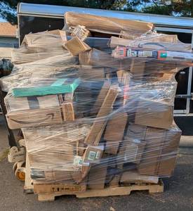 lot 199 image: WOW Amazon Mediums Returns Pallet 67 Tall