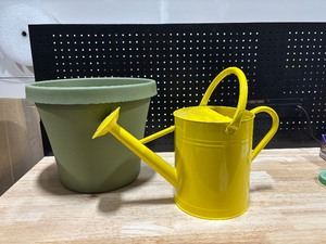 lot 21 image: Planter Pot and Watering Can