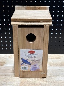 lot 27 image: Bluebird House