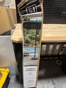 lot 64 image: Market Umbrella 9 Foot Green