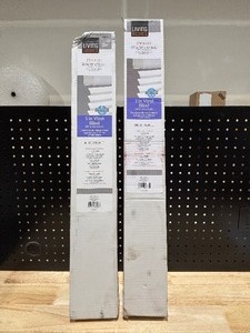lot 71 image: Vinyl Blinds