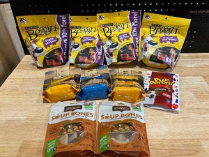 lot 3 image: Dog TreatsFood