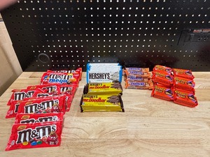 lot 20 image: Assortment of Candy