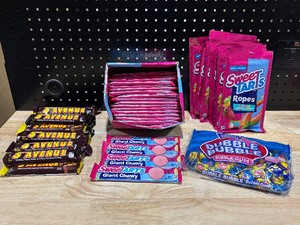 lot 27 image: Assorted Candy